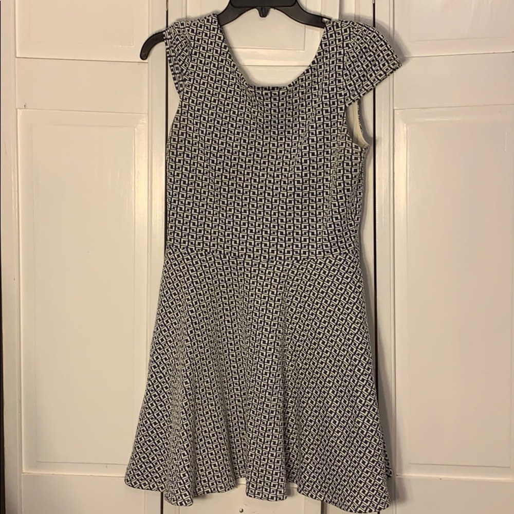 Short sleeve patterned dress